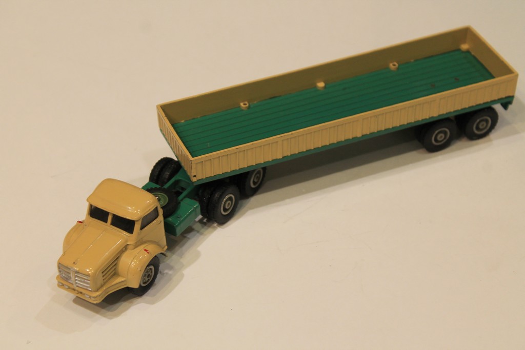 BERLIET + REMORQUE VERT DINKY TOYS 1/43°