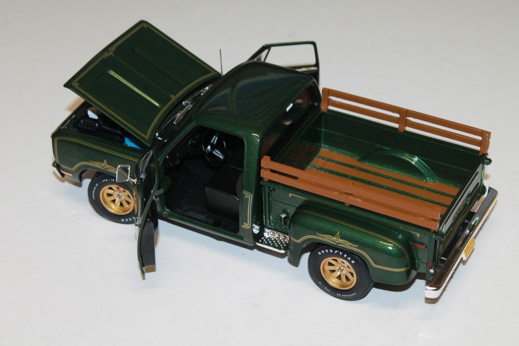 DODGE WARLOCK 1977 AUTO WORLD 1/18°