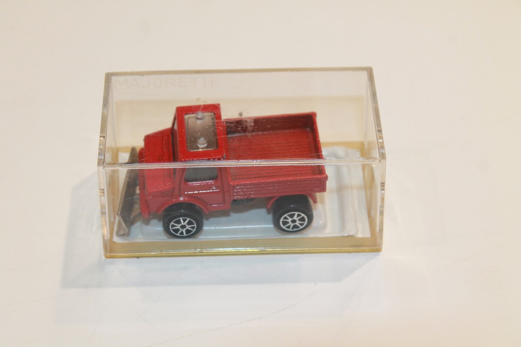 MERCEDES UNIMOG ROUGE MAJORETTE 1/66°