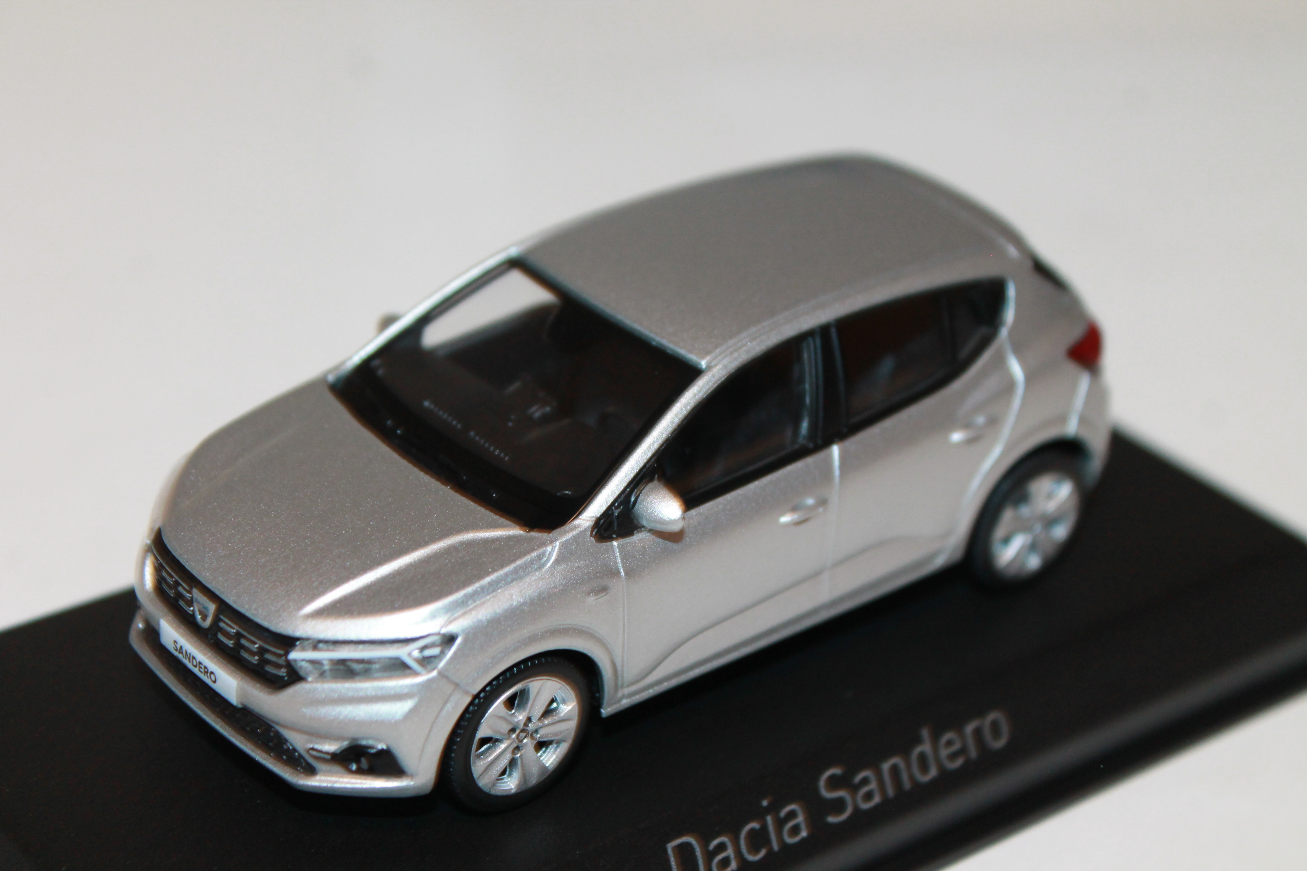 DACIA SANDERO GRIS 2021 NOREV 1 43