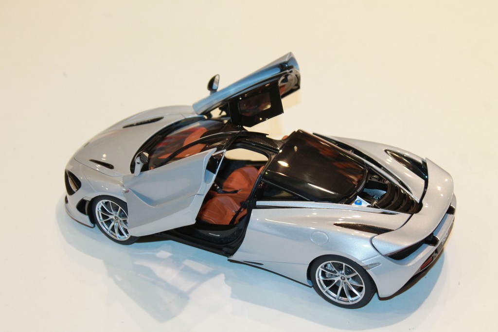 MCLAREN 720S AUTOART 1/18°