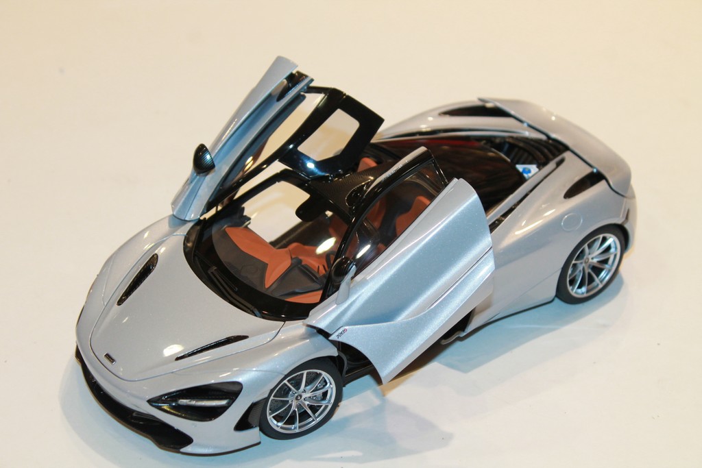 MCLAREN 720S AUTOART 1/18°