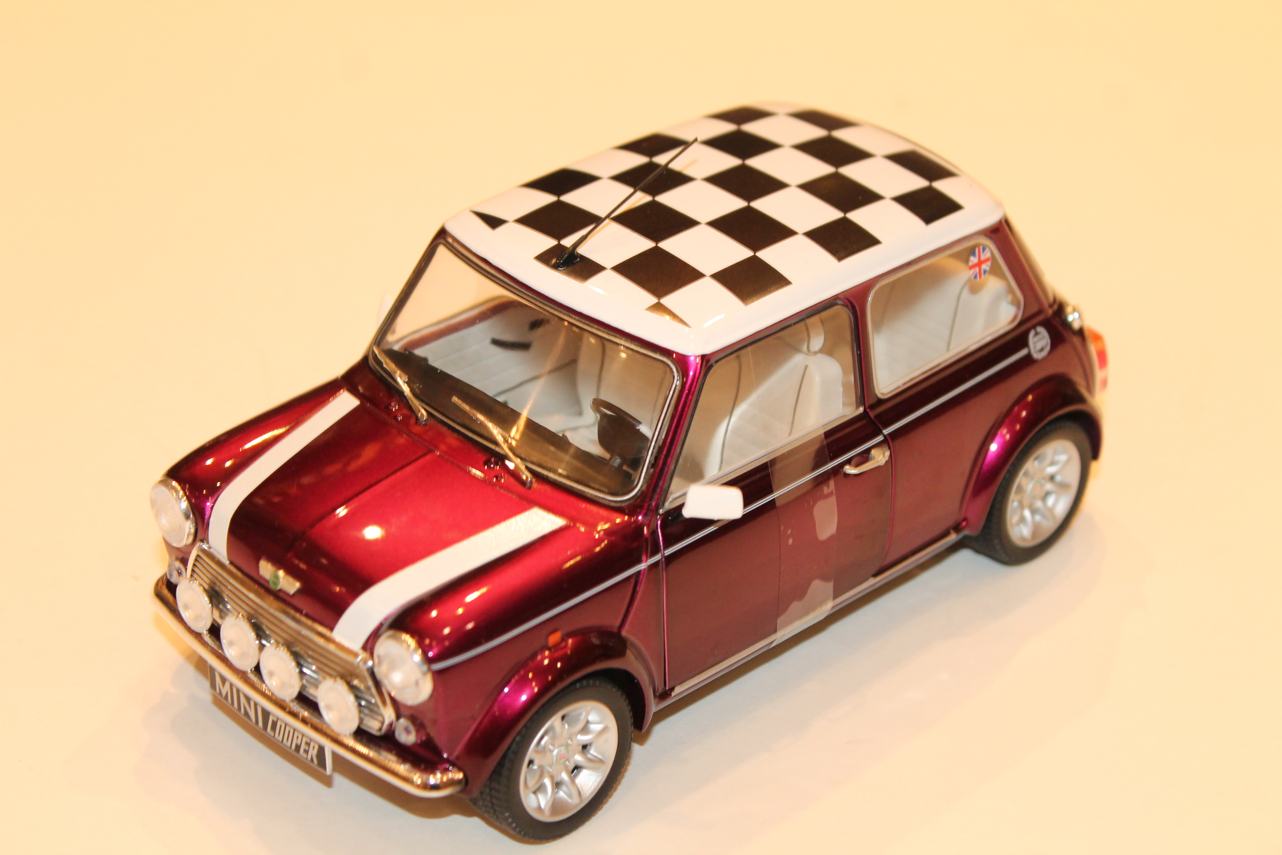 MINI COOPER VIOLET 1.3i 1997 SOLIDO 1/18°