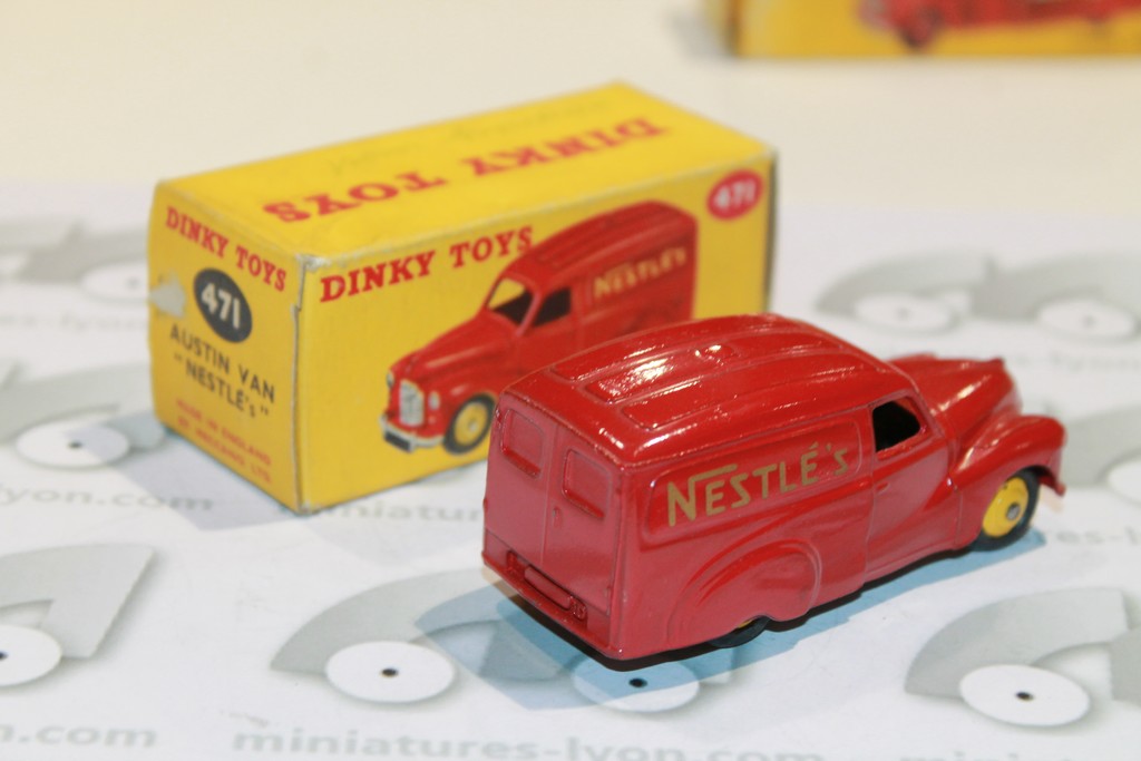 AUSTIN FOURGON NESTLE DINKY TOYS 1/43°