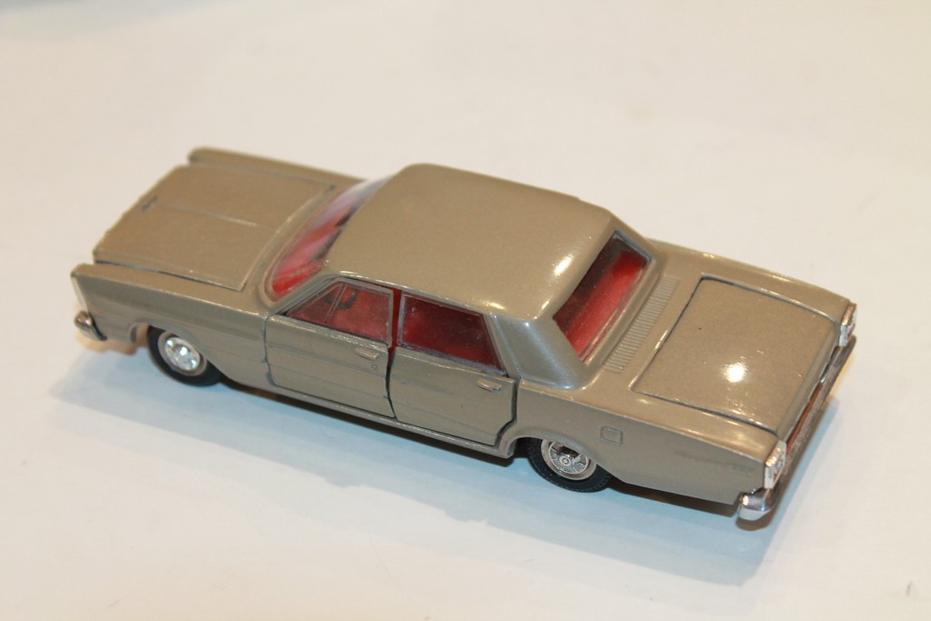 FORD GALAXIE 500 DINKY TOYS 1/43°