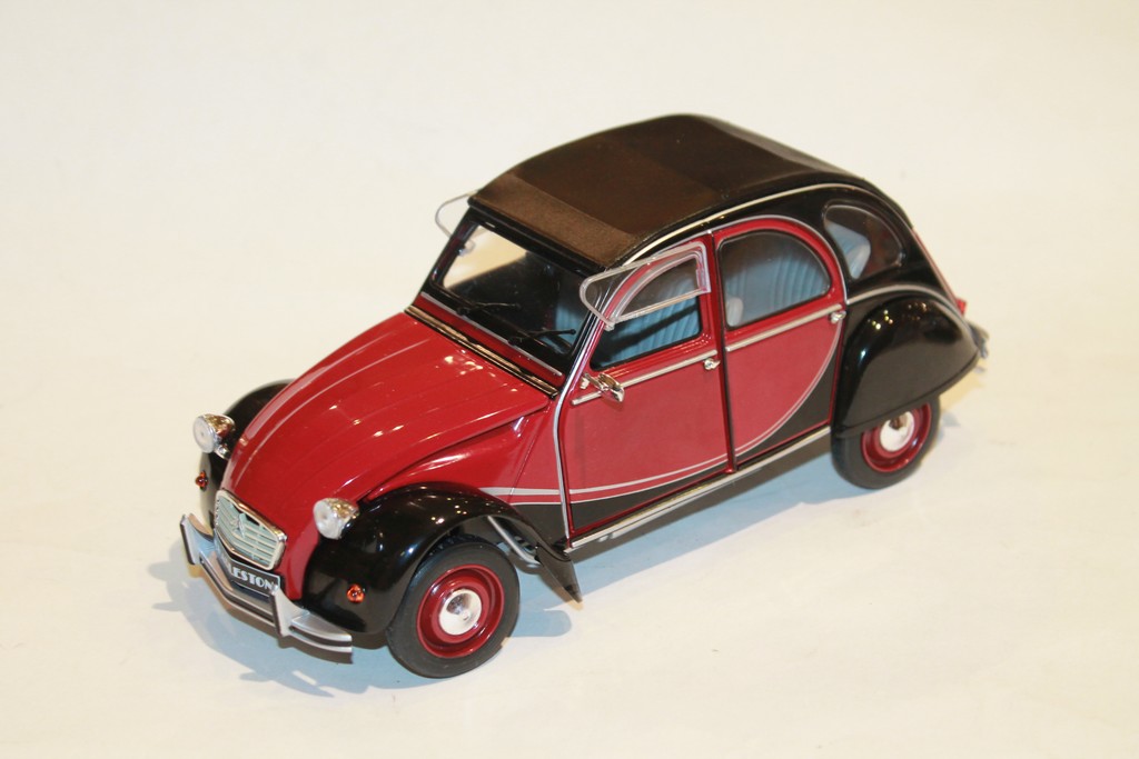 CITROEN 2CV CHARLESTON SOLIDO 1/18°