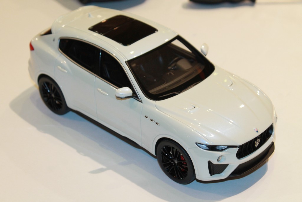 MASERATI LEVANTE TROFEO WHITE TOP SPEED 1/18°