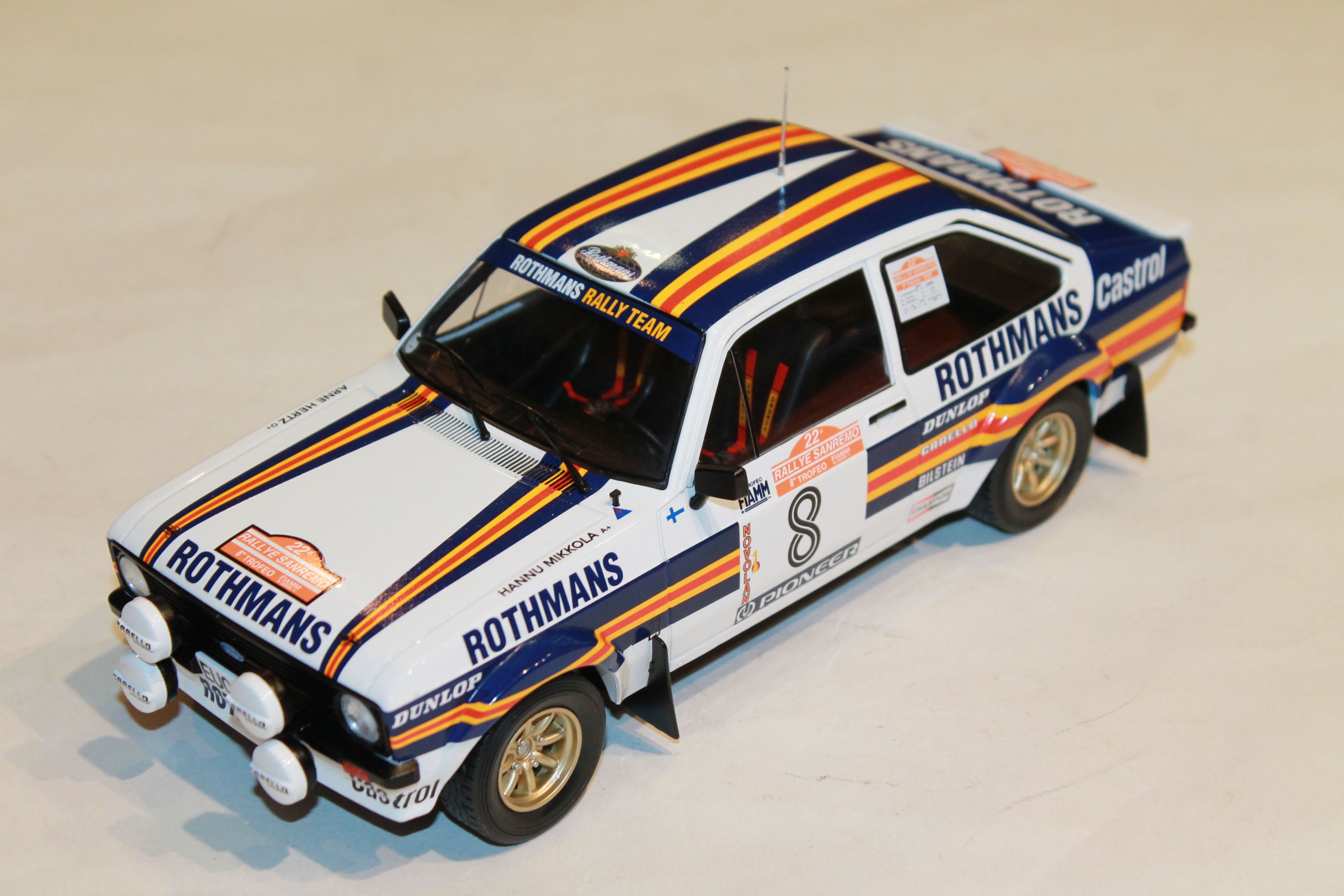 FORD ESCORT MKII RS 1800 #8 IXO 1/18°